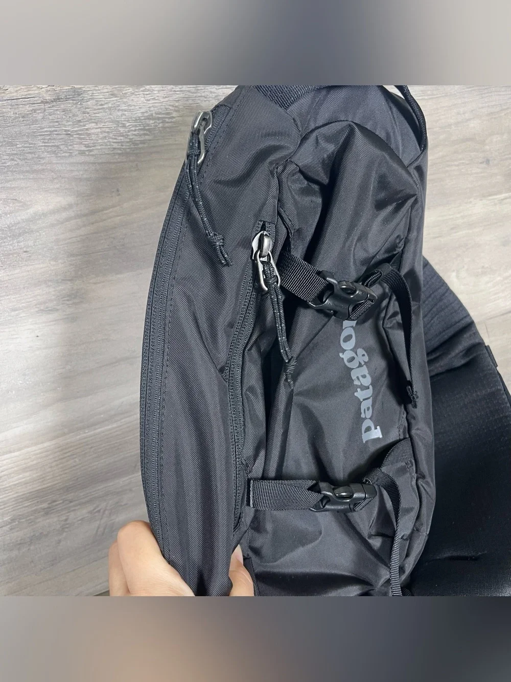 Patagonia Black Atom Sling Bag 8L Mini Padded Pocket Backpack Travel Hiking